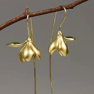 Elegant Magnolia Earrings Gold Stylish New ✨✨ comes with beautiful gift box 🎁